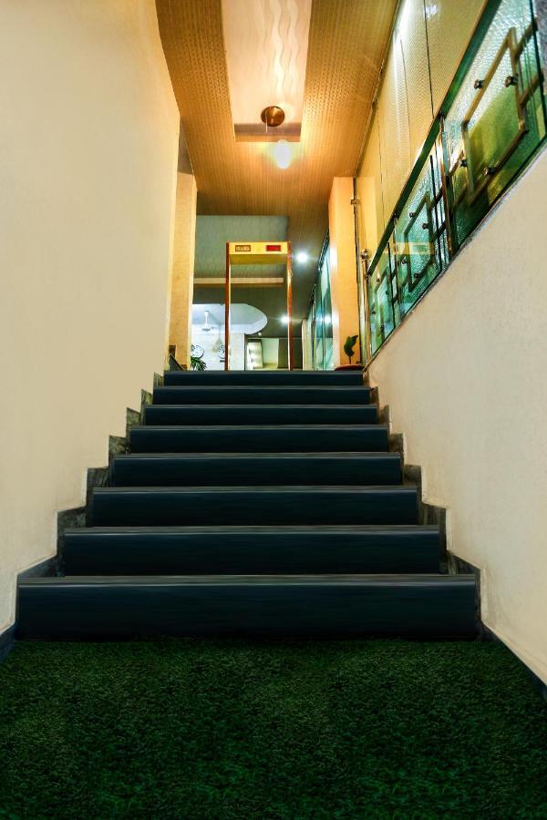 Airport Hotel Runway Nuova Delhi Esterno foto