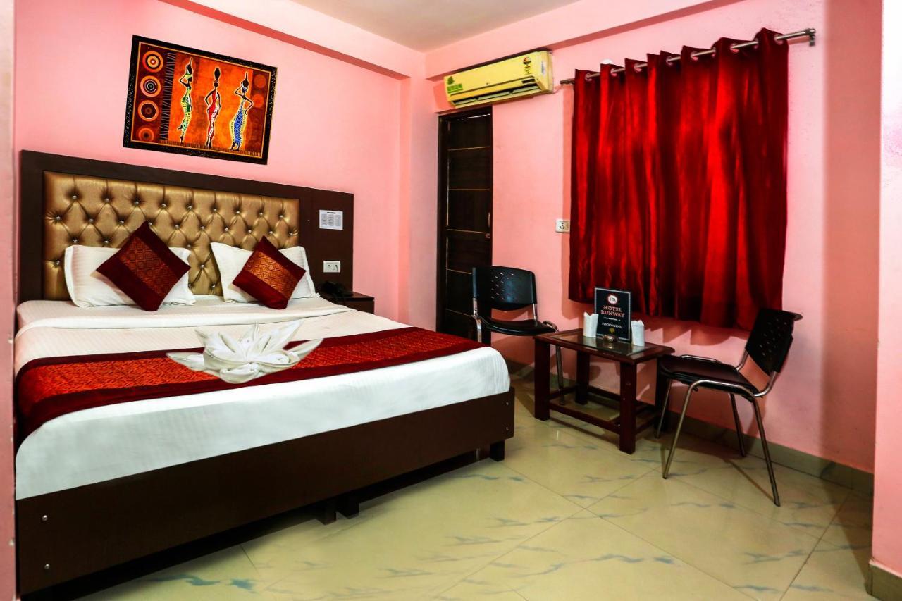 Airport Hotel Runway Nuova Delhi Esterno foto