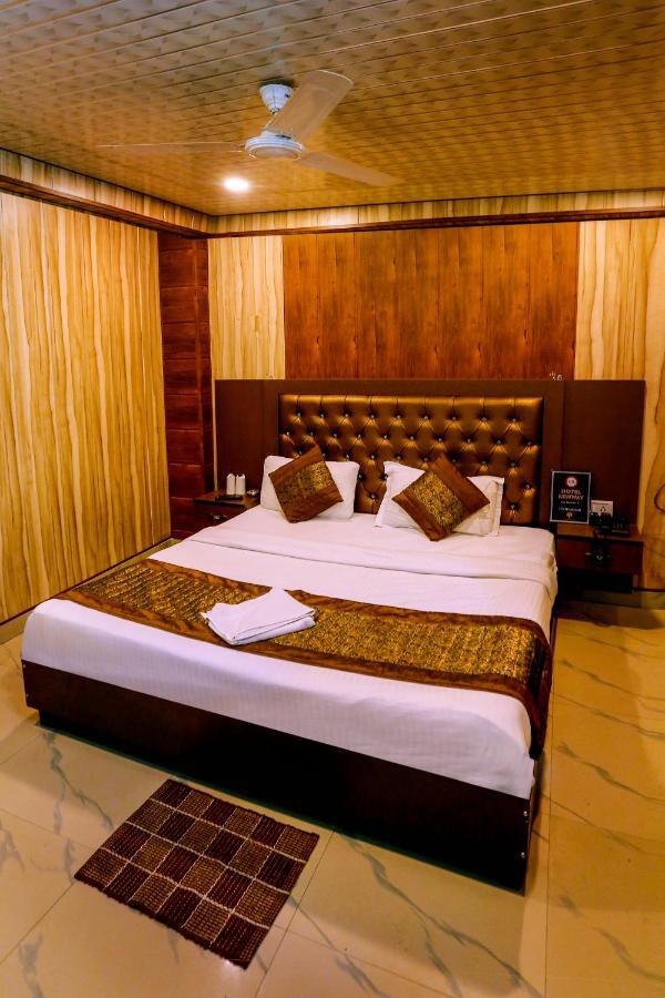 Airport Hotel Runway Nuova Delhi Esterno foto